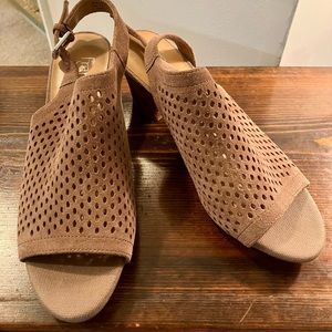Size 9.5 open toe tan sandals